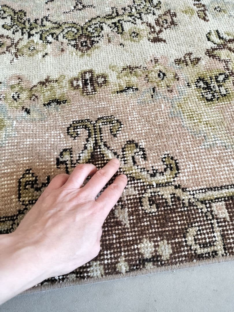 ブラウンとピンクベージュのヴィンテージトルコラグ　石田ゆり子さん　No.756