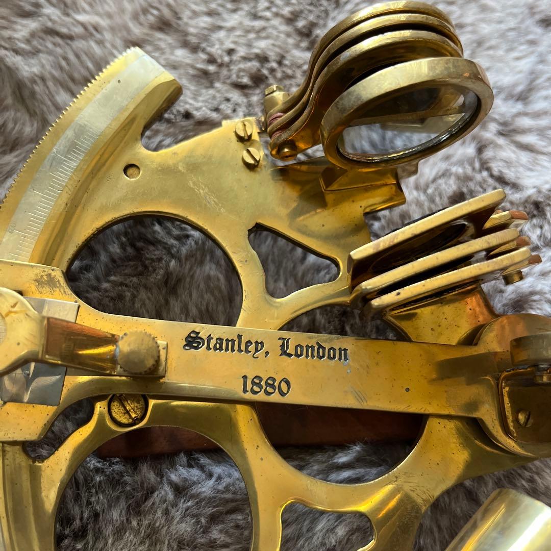 さらにさらにお値下げしました。何かの機器　航海用のような感じです。