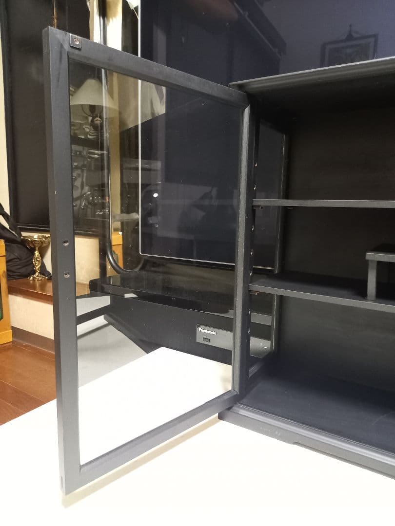 スタイリッシュ　モダン　三面　硝子　マット　ブラック　ショーケース　三段