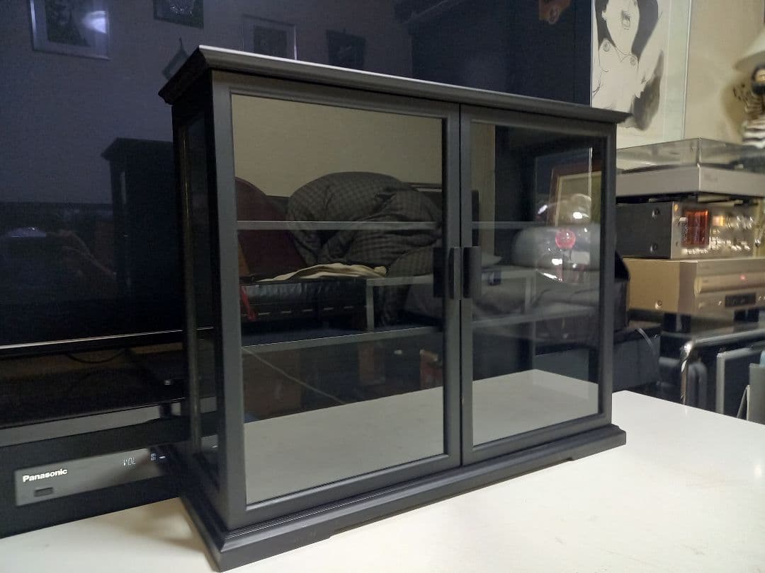 スタイリッシュ　モダン　三面　硝子　マット　ブラック　ショーケース　三段