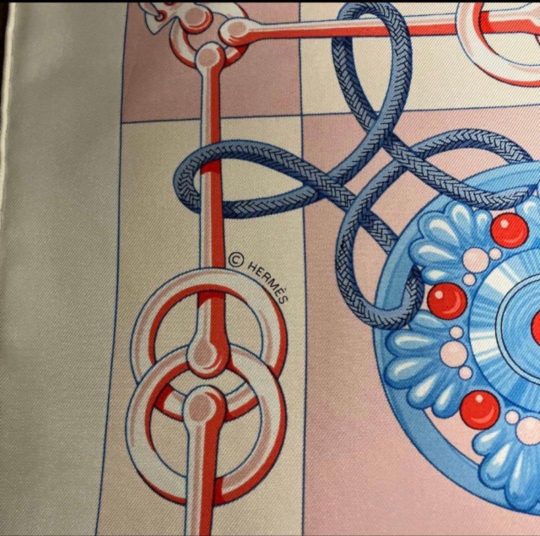 エルメス　カレ90 「Cliquetis (カチカチ・剣柄)カチカチ」柄