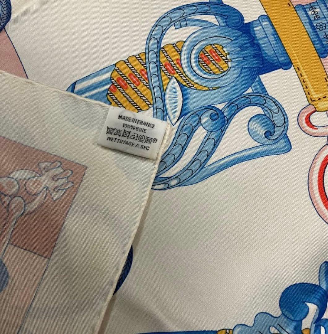 エルメス　カレ90 「Cliquetis (カチカチ・剣柄)カチカチ」柄