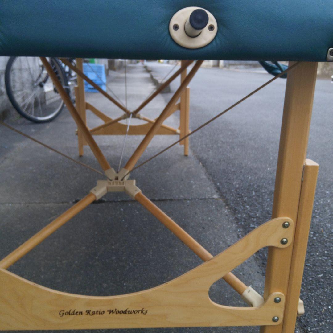 青い折りたたみベッド