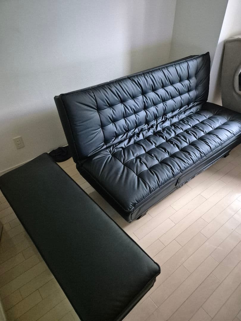 黒い合成皮革ソファベッド / コレクションのみ