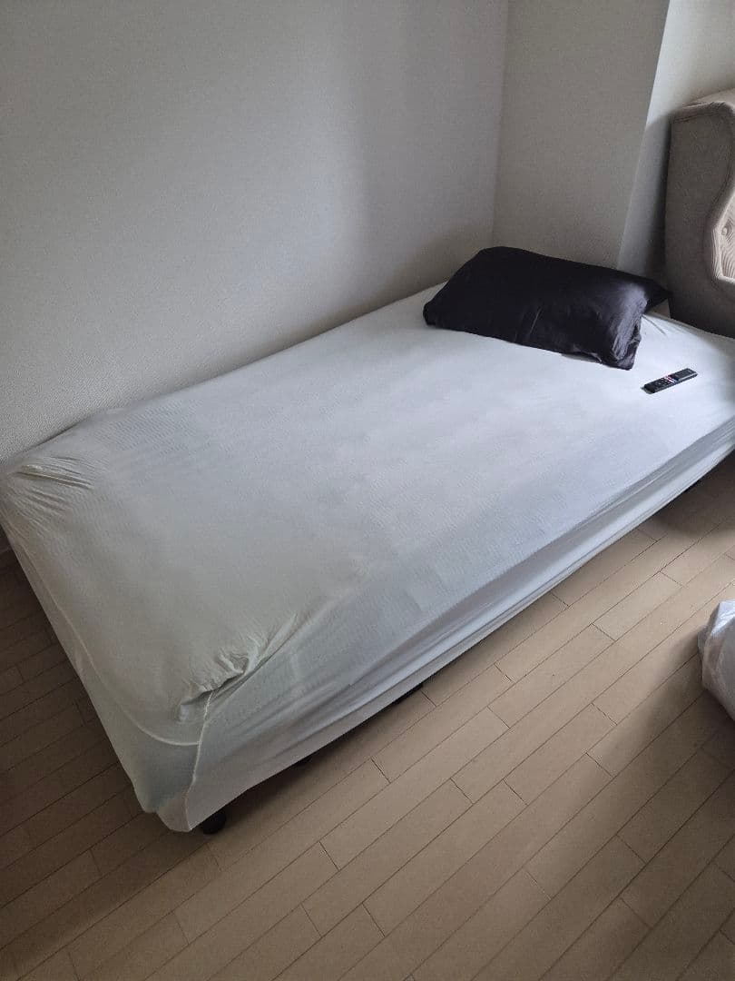 黒い合成皮革ソファベッド / コレクションのみ