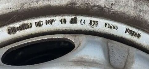 アキラ BLIZZAK スタッドレスタイヤ 195/80R15インチ