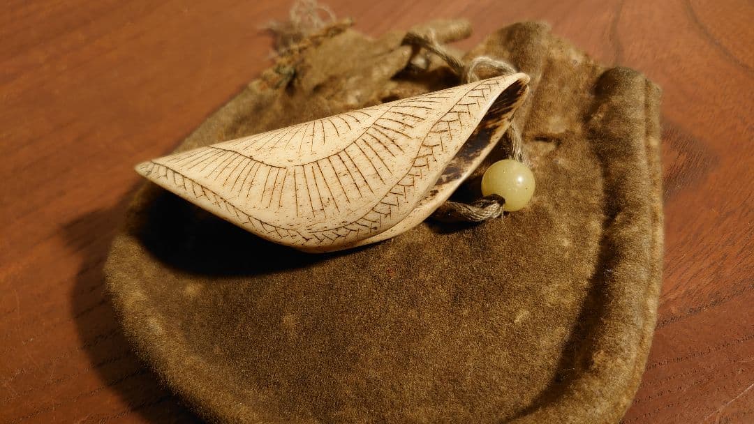 根付　時代根付　江戸硝子　江戸ガラス　提げ物　角　角細工　アンティーク根付　１客