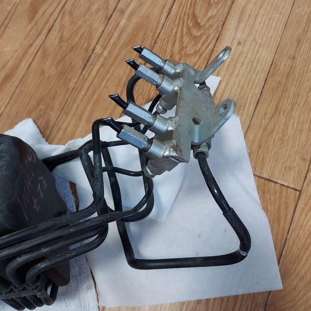 ハイエースGDH201 ABS アクチュエーター ブレーキ [R2年]