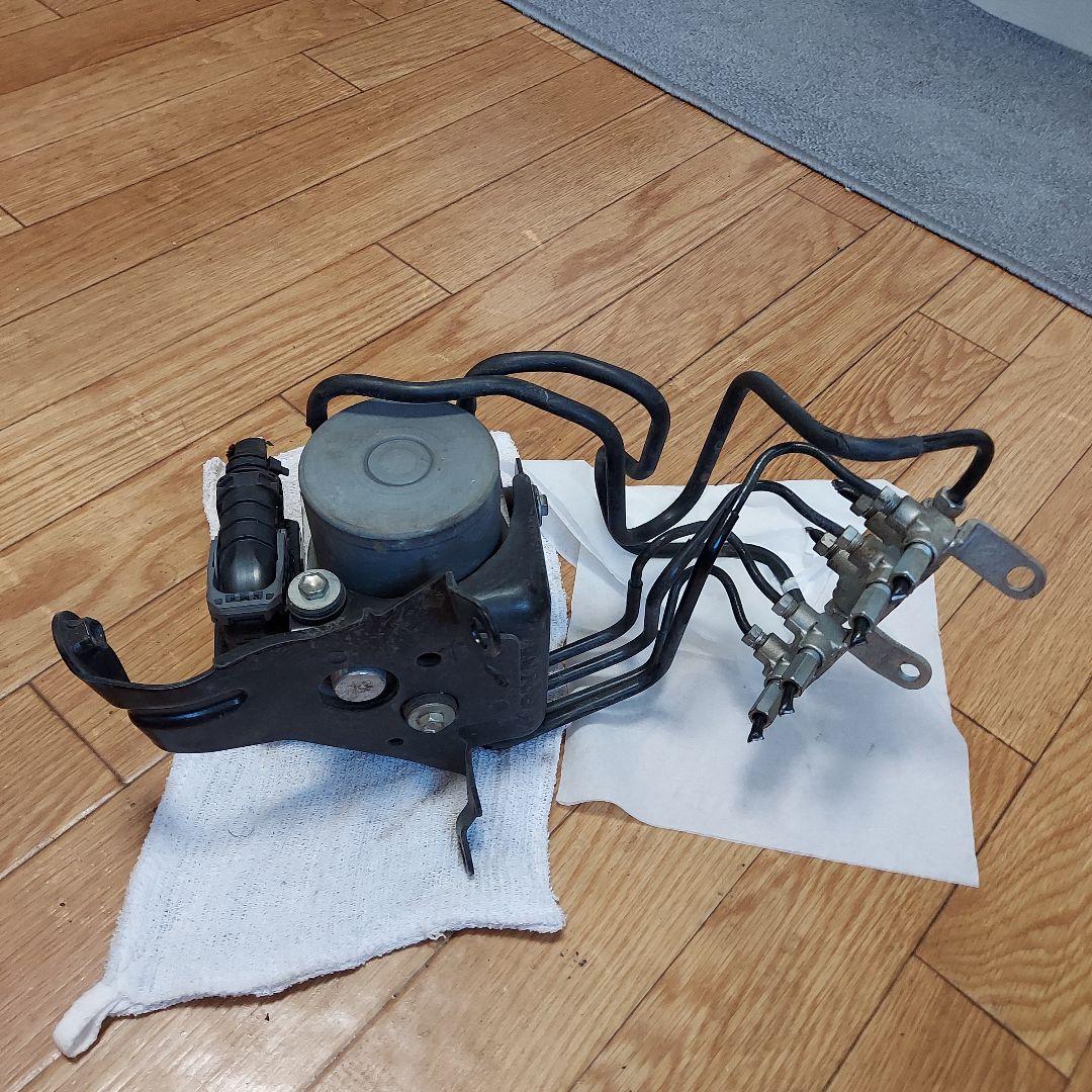 ハイエースGDH201 ABS アクチュエーター ブレーキ [R2年]