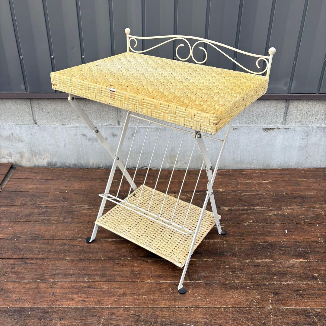 D2上 北欧レトロ メタルフレーム ラタンサイドテーブル マガジンラック付き