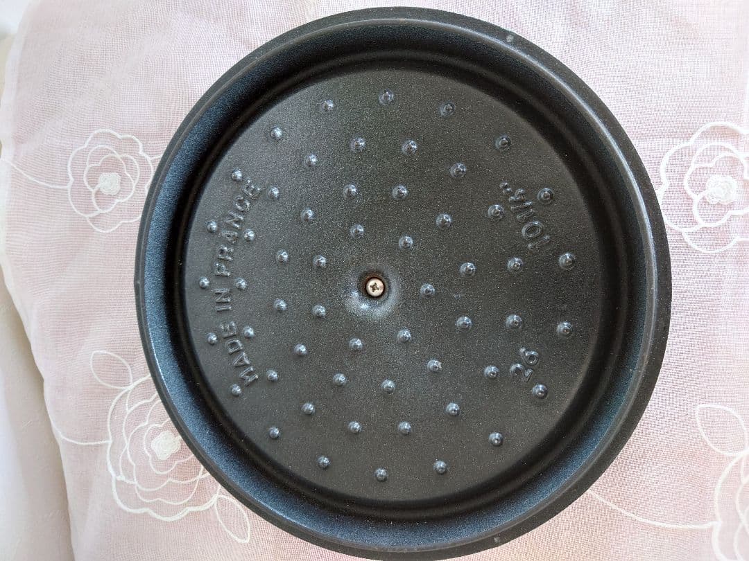 Staubピコココットラウンドシャローホワイト26cm