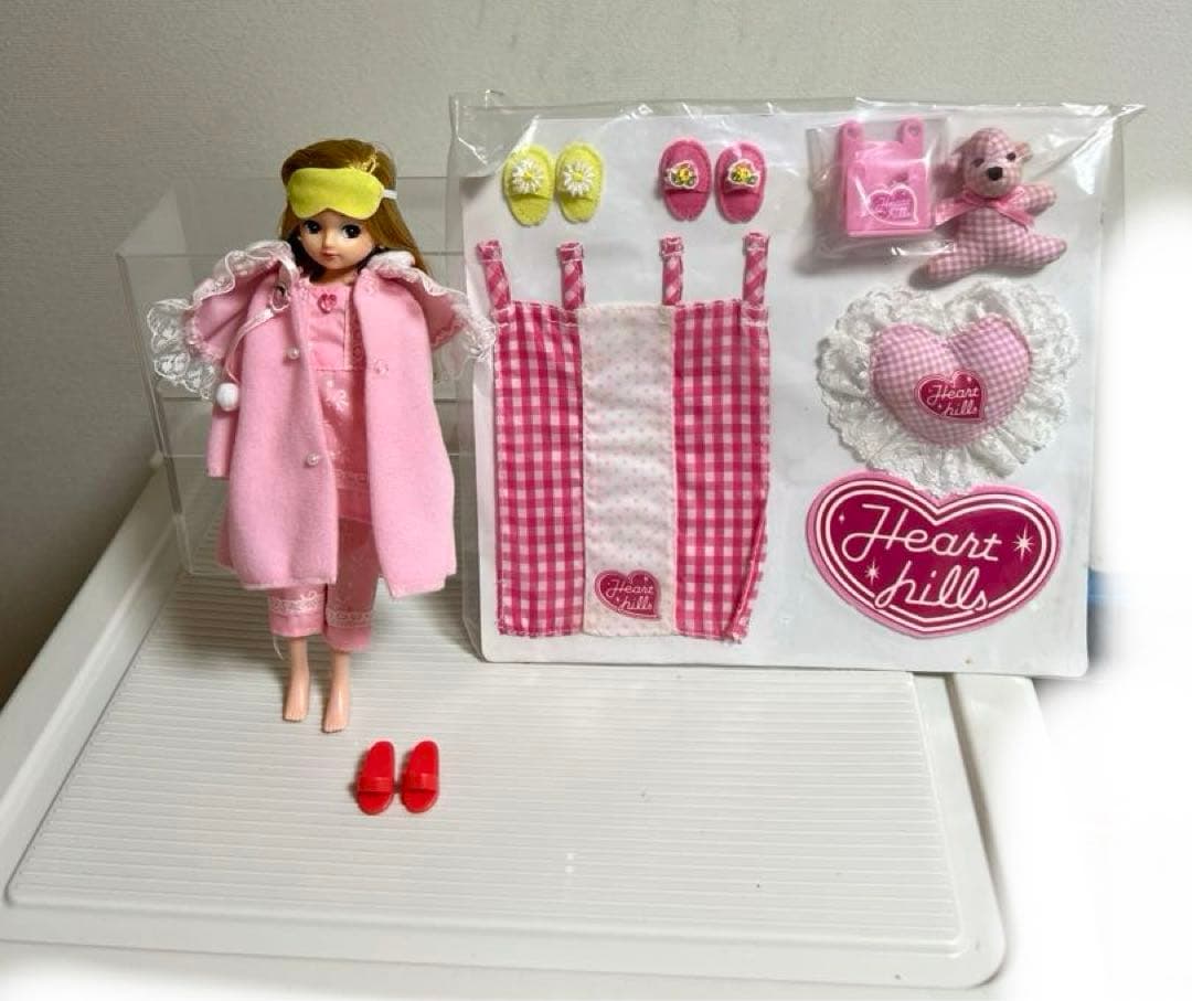 りかちゃんのお人形（寝巻き衣装とクッション）