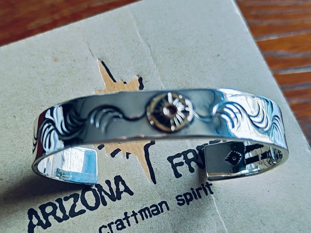 ピカピカ極美！【ARIZONA FREEDOM】唐草バングル　K18 印台