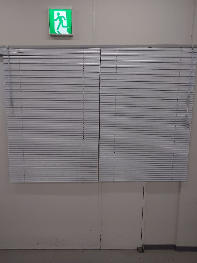 ホワイト ブラインド 2枚組　お引取り限定