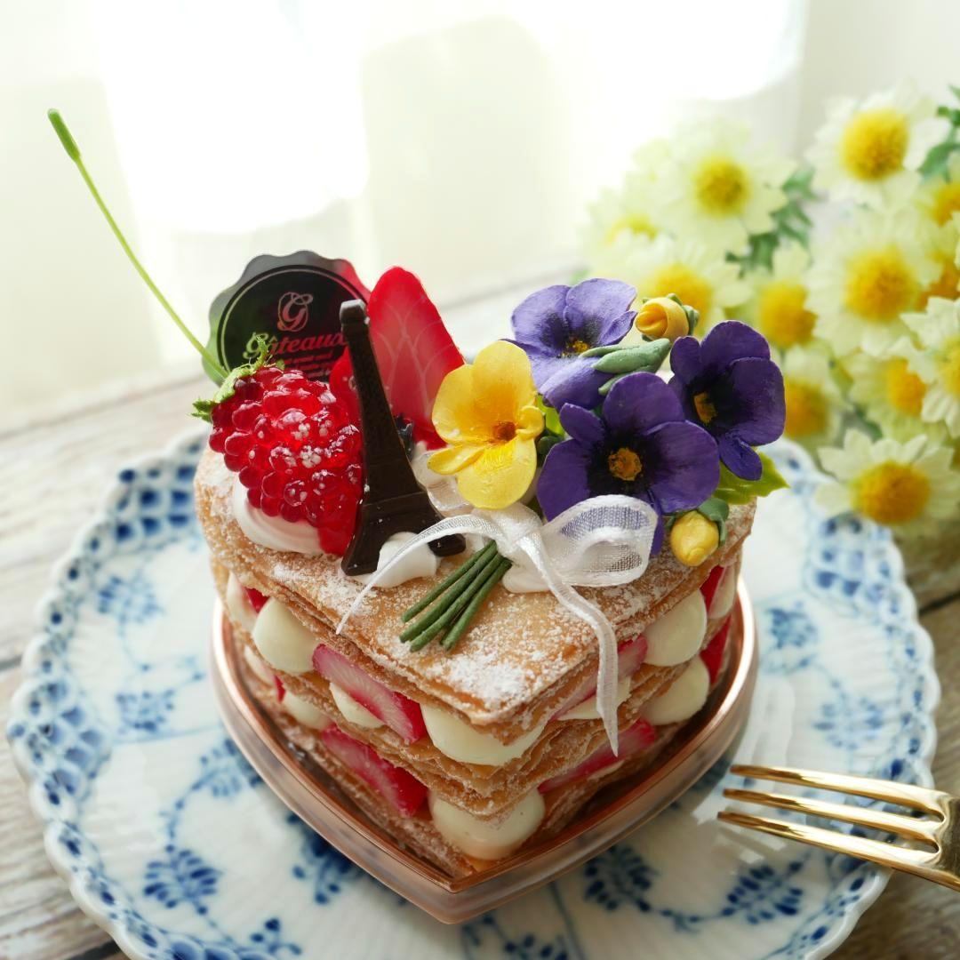 【＊さおり＊様】フェイクスイーツ◆菫ブーケ飾♬ハート型♡パリパリ苺のミルフィーユ