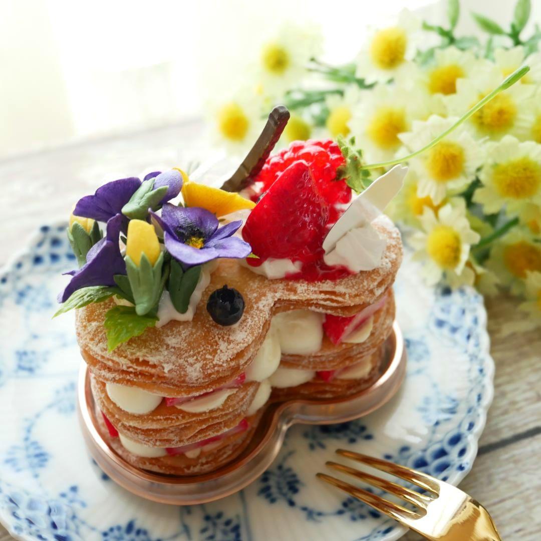 【＊さおり＊様】フェイクスイーツ◆菫ブーケ飾♬ハート型♡パリパリ苺のミルフィーユ