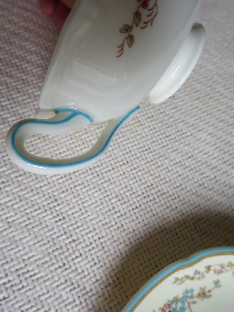 英国ロイヤルドルトン　ティーカップ・ソーサーセット　手描き1930年代