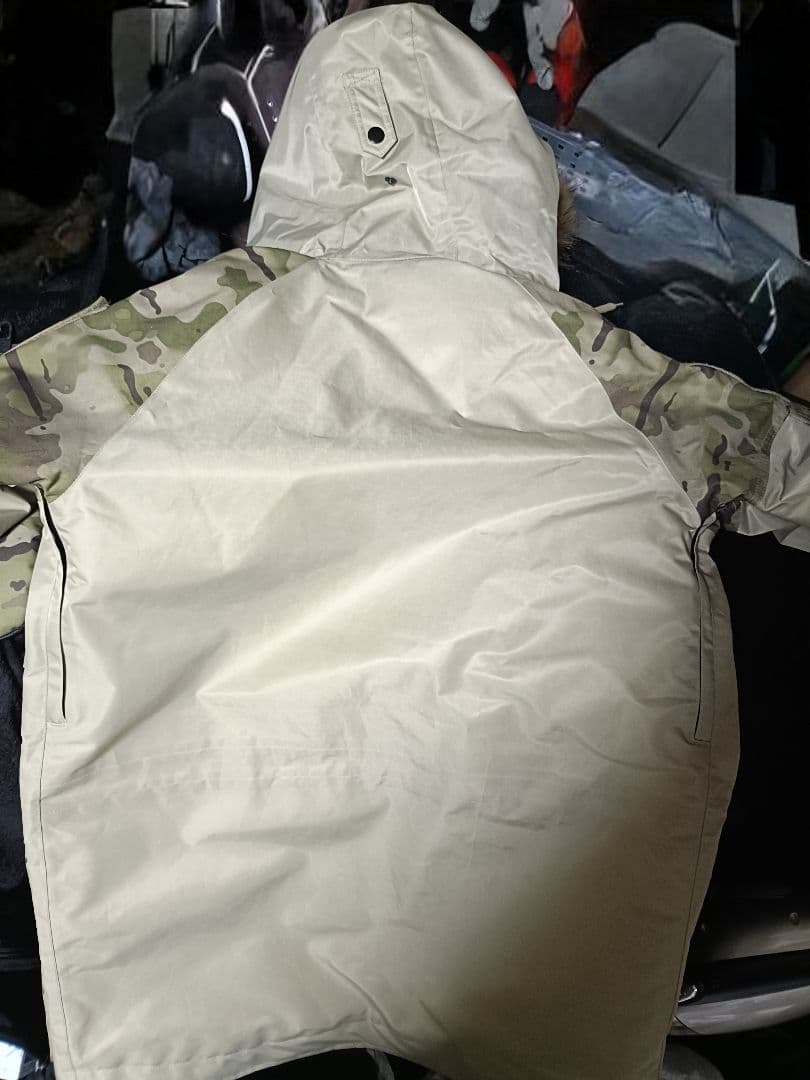 Burton Alpha UNDEFEATEDトリプルコラボジャケット　Mサイズ