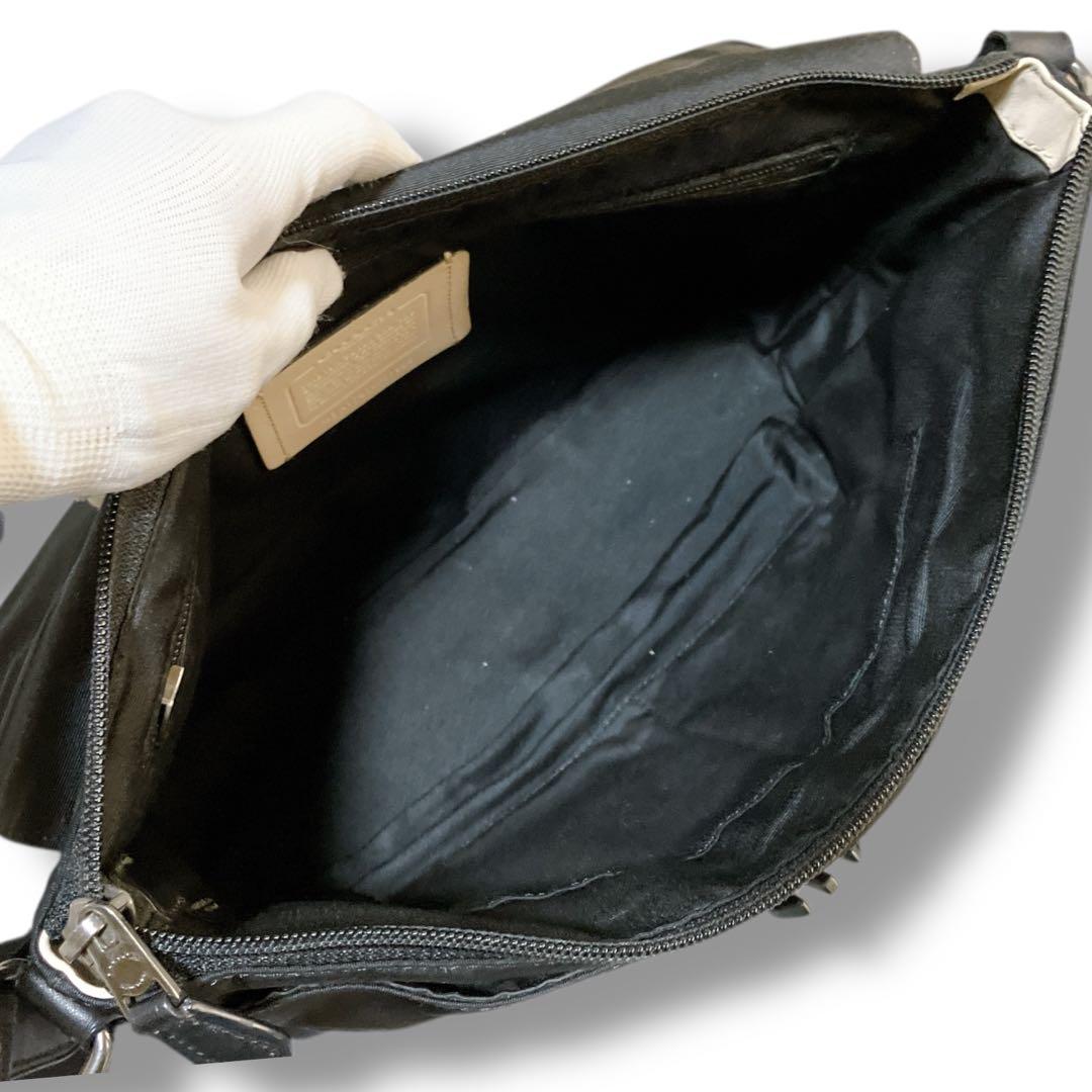 コーチ 斜め掛け可 パンチングフラップ メッセンジャーバッグ ブラック ベージュ