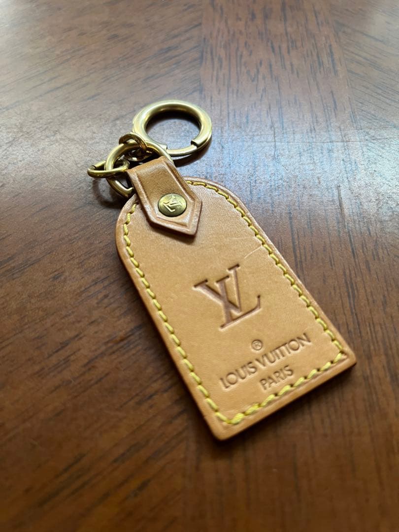 LOUIS VUITTON レザーキーホルダー　ヌメ革 ルイヴィトン　玉数少