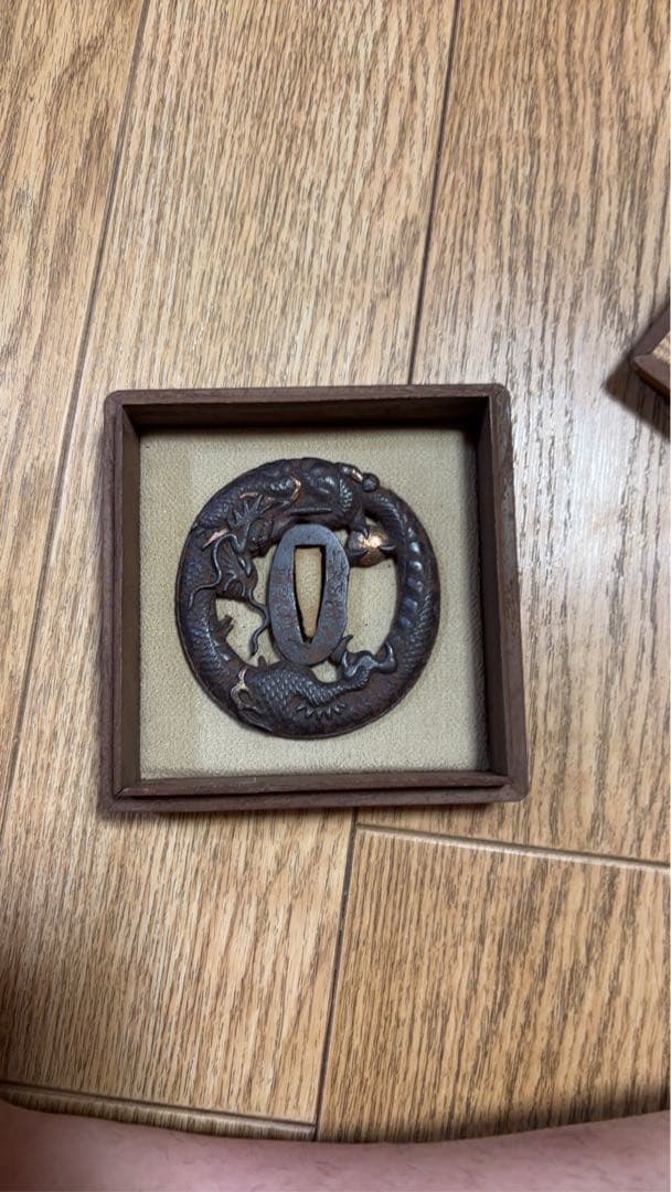 記内作の鍔、木製箱付き