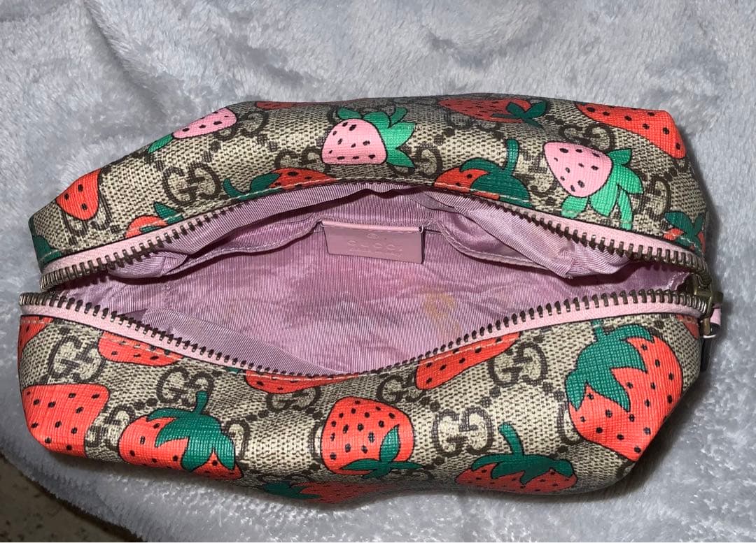 Gucci イチゴ ポーチ 外観美品