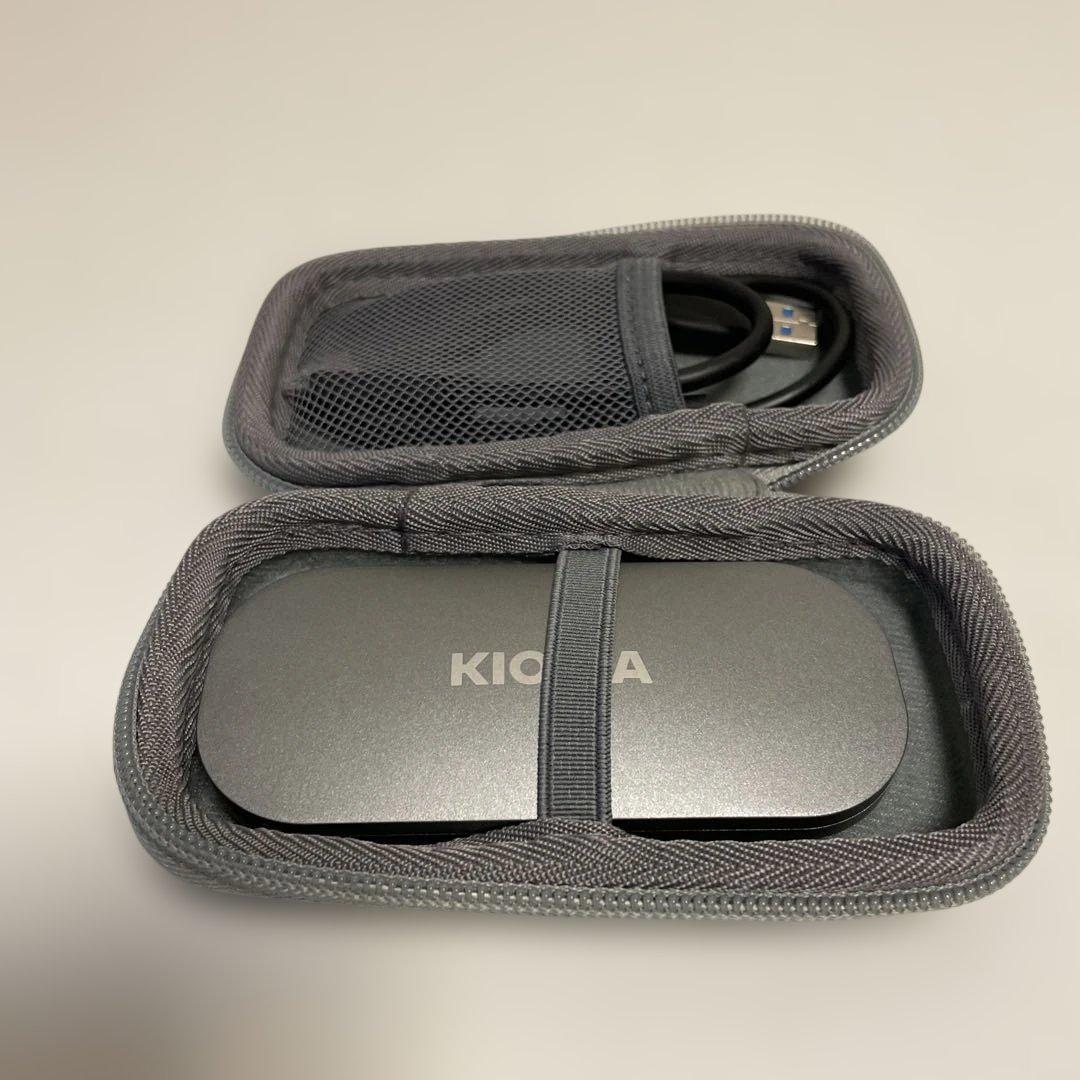 KIOXIA EXCERIA PLUS 2TB ポータブルSSD 専用ケース付き
