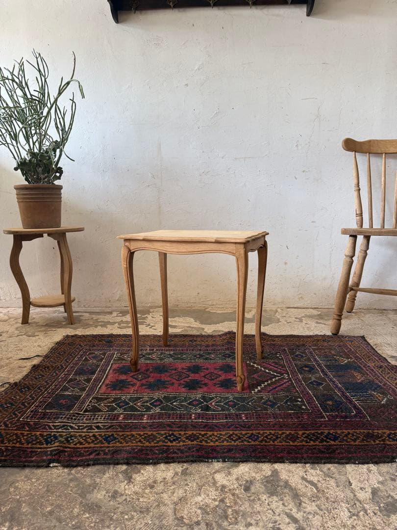 ビンテージ　サイドテーブル 花台 ベッドサイドテーブル　中　猫脚　剥離