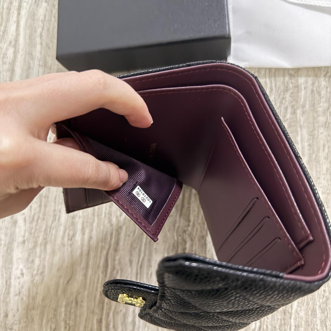 美品ノベルティ　折財布　ブラック