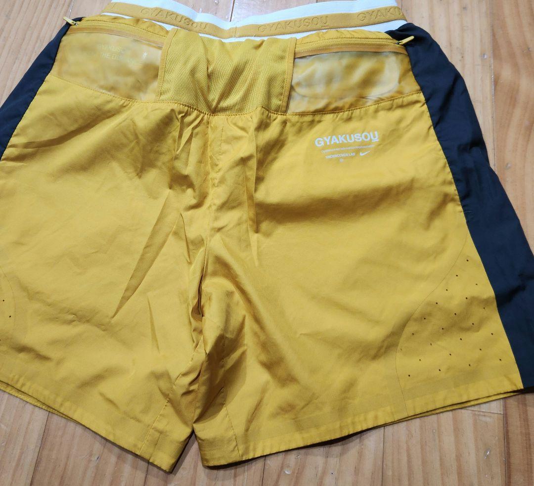 m*t様 GYAKUSOU フード付きウィンドブレーカー 黒/黄