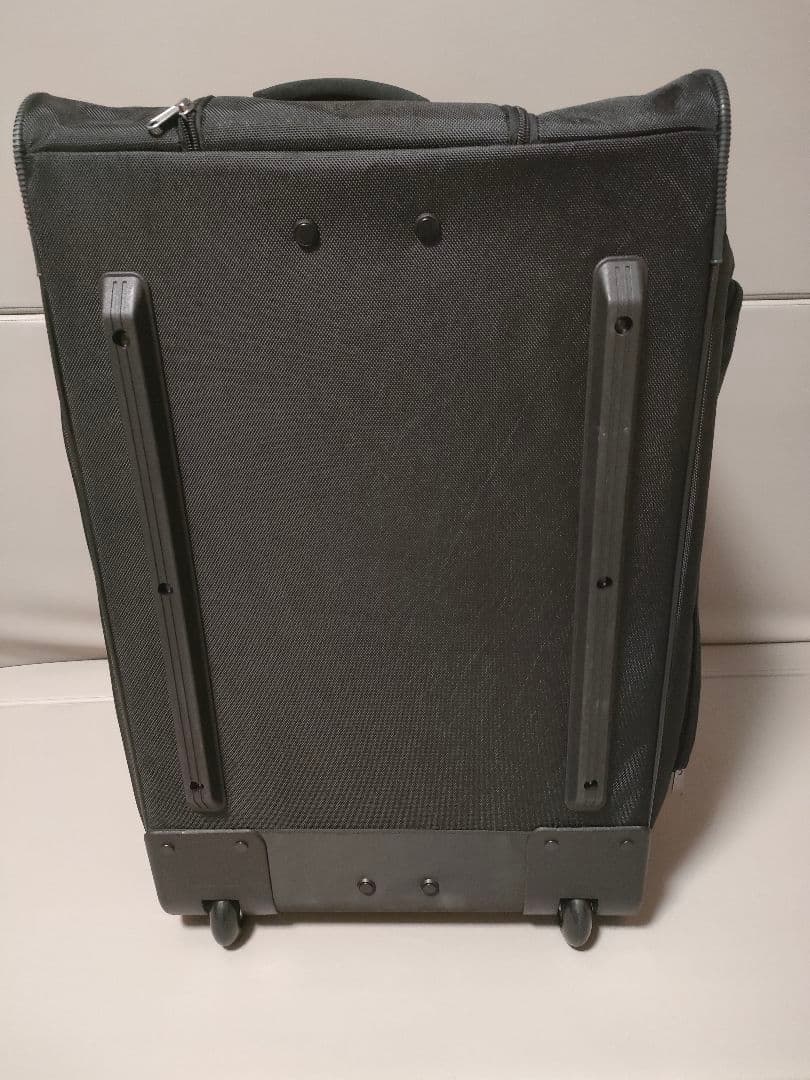 ☆新品未使用☆UNDER ARMOURキャリーバッグ