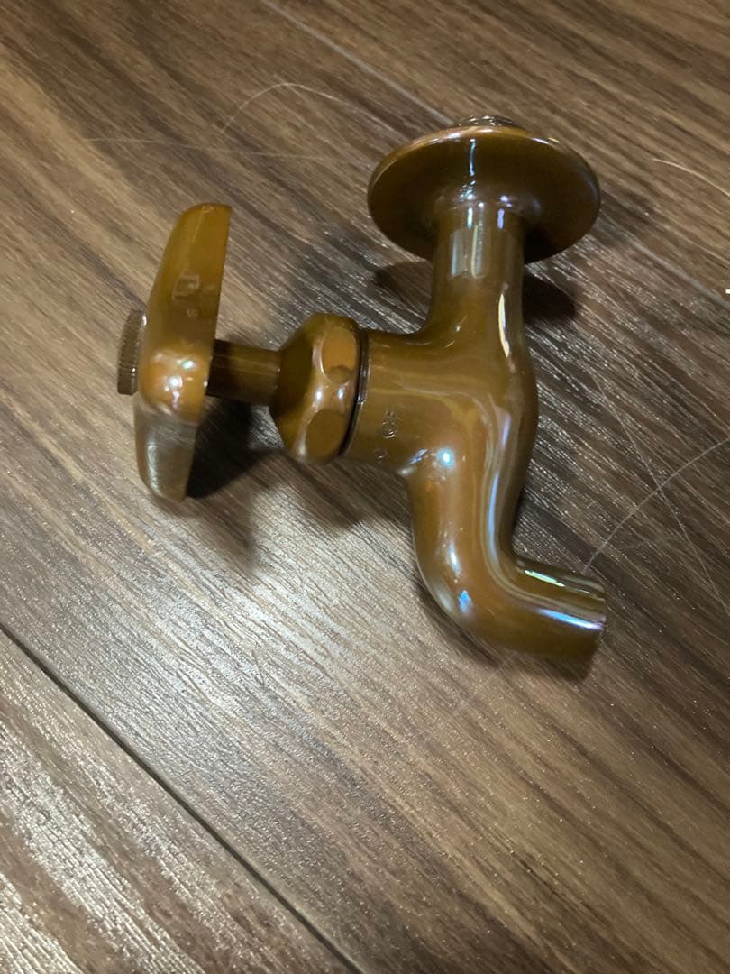 ブロンズメッキブラウンハンドル付きL字型蛇口