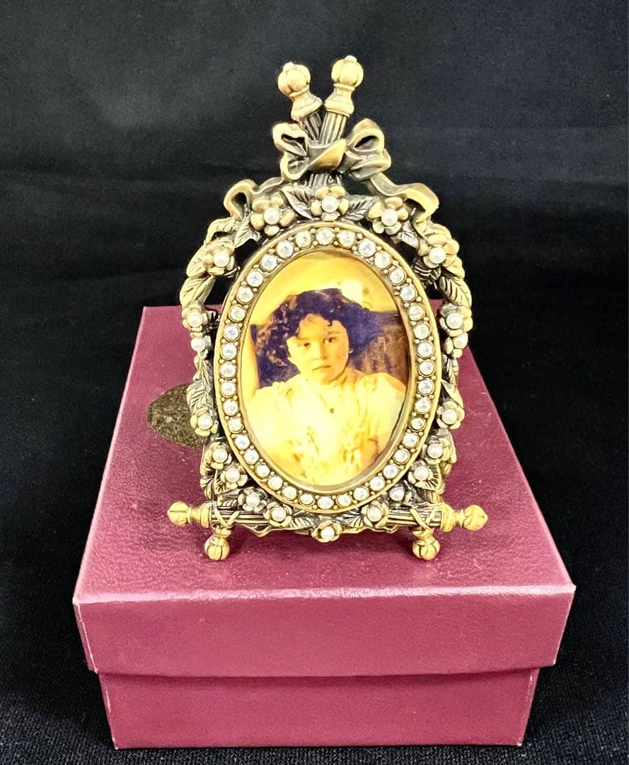 EDGAR BEREBI】リーガルミニフレーム】スワロフスキークリスタル】パール