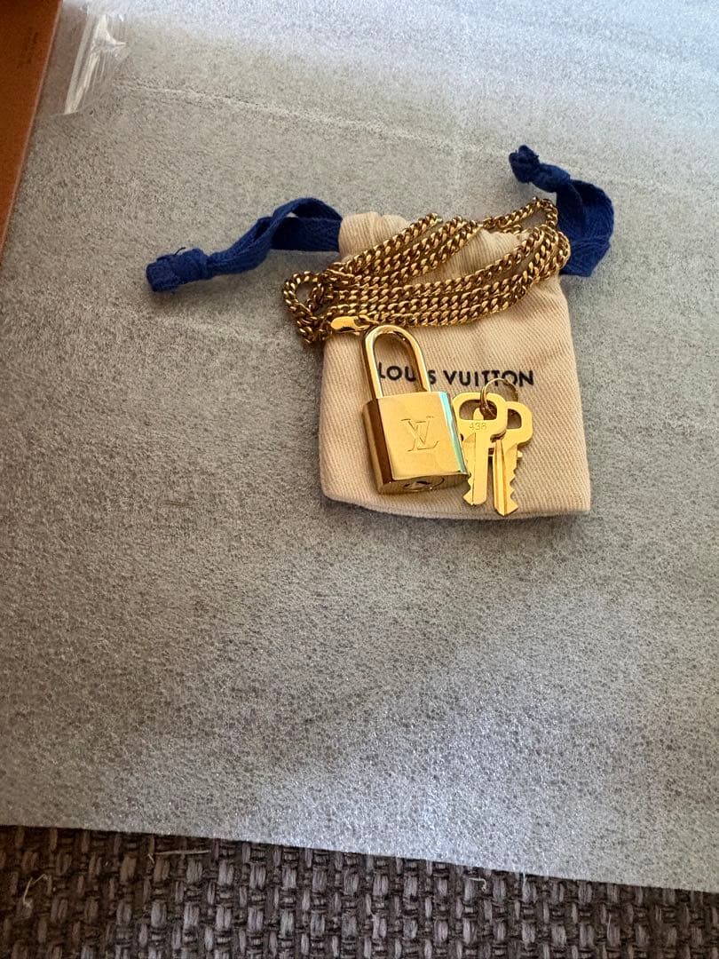 新品ルイヴィトン パドロック カデナ ネックレス チェーン付き 南京錠（438）