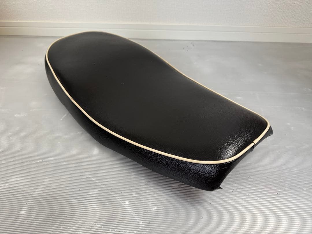 ヤマハ　SR400 SR500 ペイトンプレイス ローダウンシート　表面破れ無し