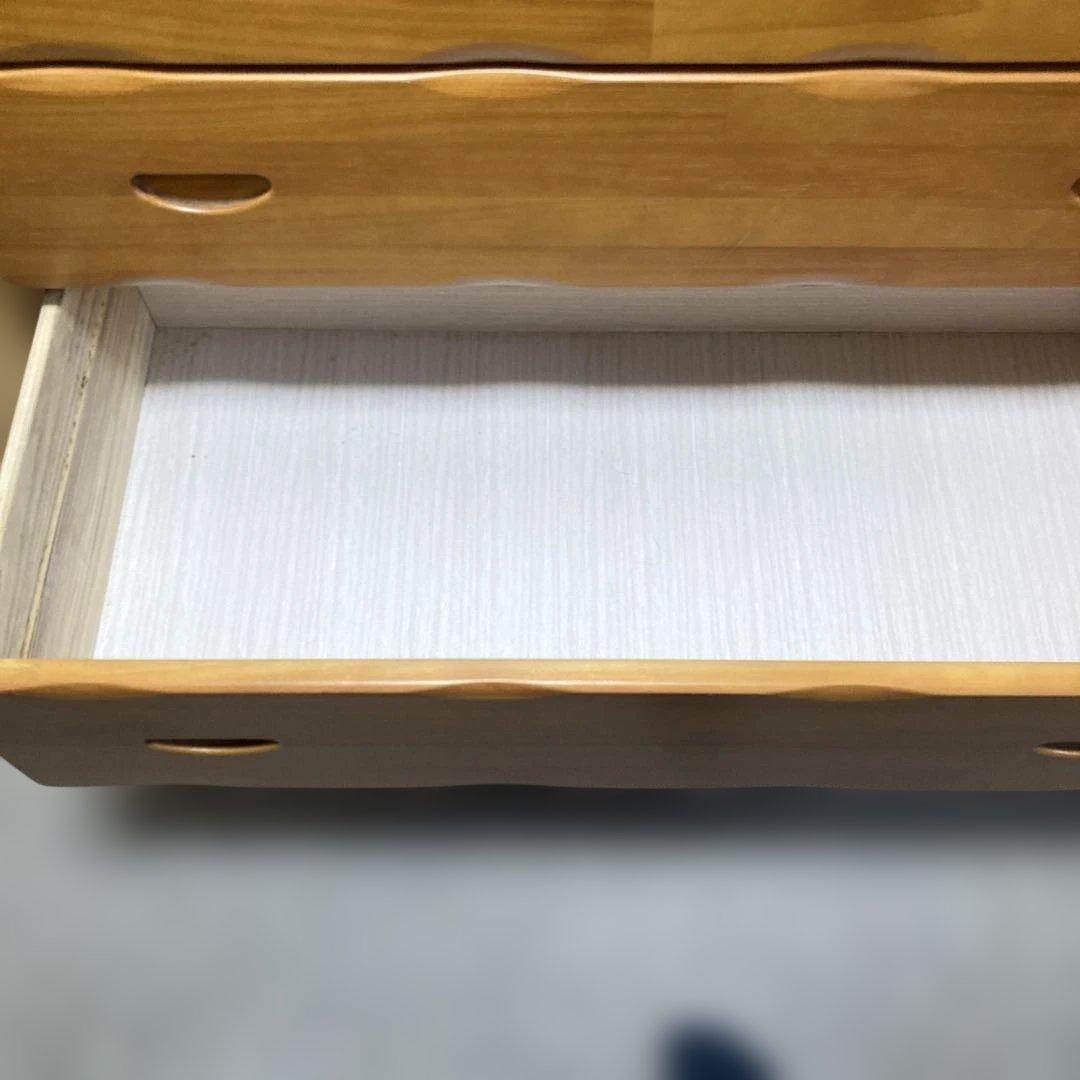 木製チェスト 7段9引き出し 花の装飾付き