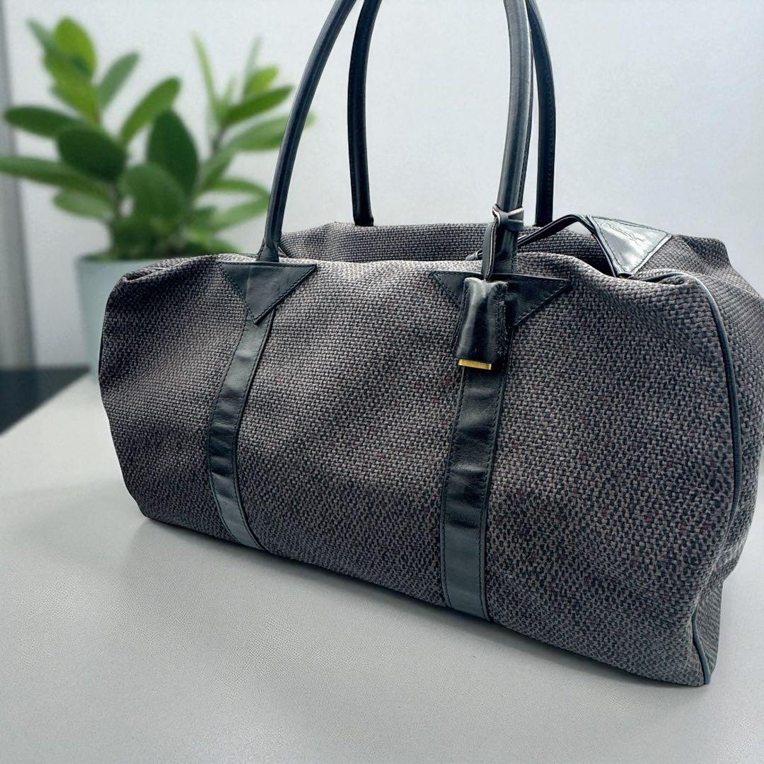 イブサンローラン　　旅行カバン　カデナ　鍵　ボストンバッグ　ロゴ　レザー　肩掛可