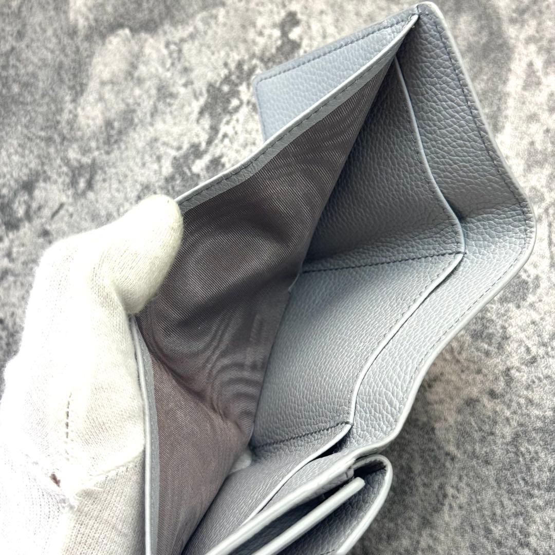 現行 極美品✨miumiu 三つ折り財布 ロゴ金具 ホワイト RFID搭載