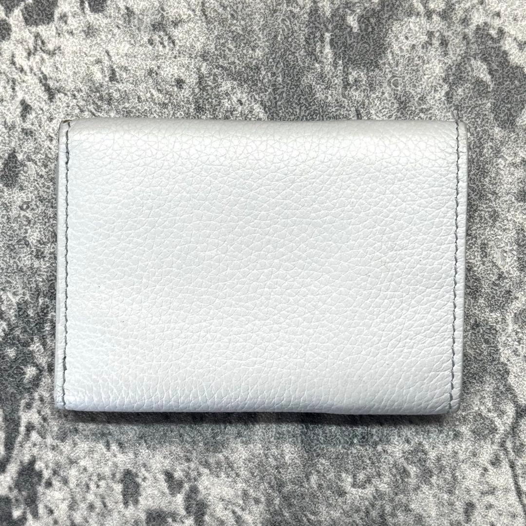 現行 極美品✨miumiu 三つ折り財布 ロゴ金具 ホワイト RFID搭載