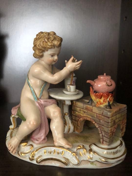 マイセン　陶器人形置物　チョコレートを作る天使