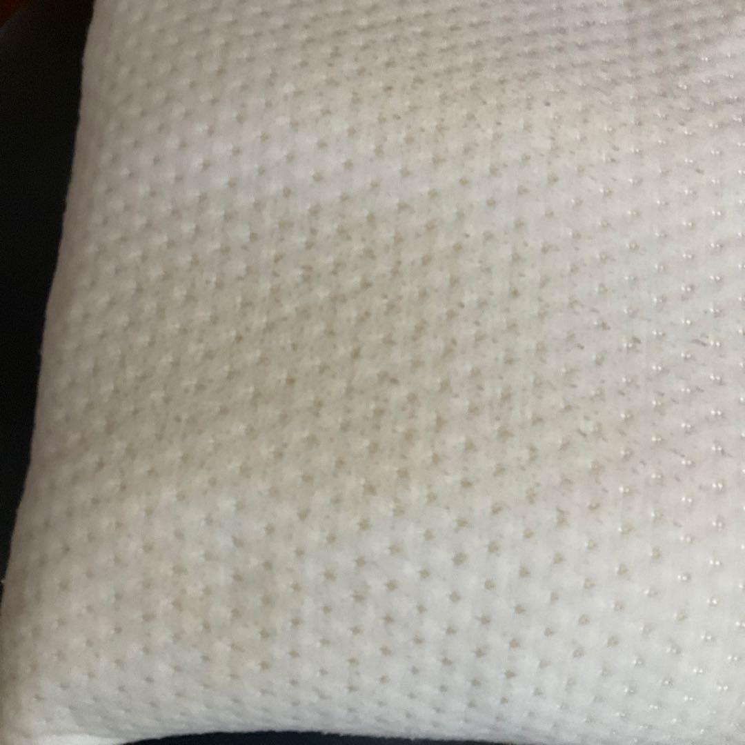 【3点まとめ売り】キュアレ整体枕、Yogiboネックピロー、レッグウォーマー