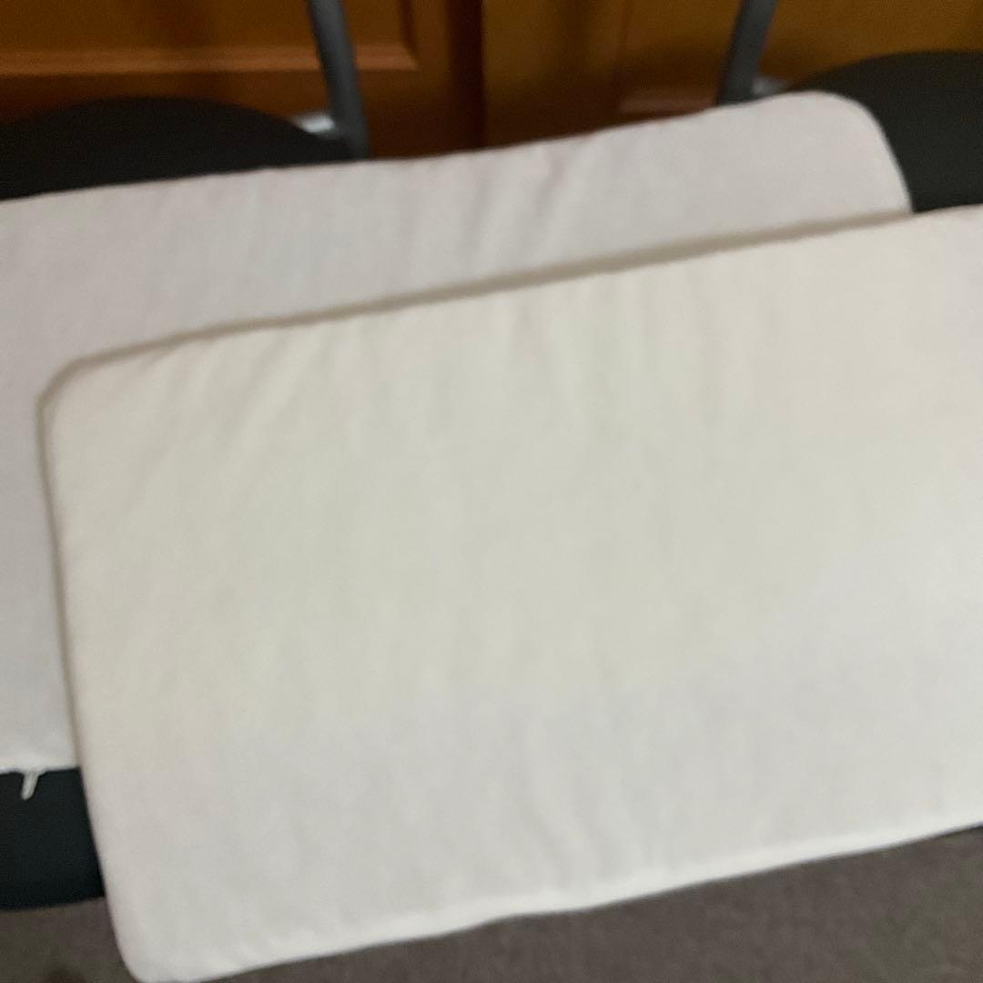 【3点まとめ売り】キュアレ整体枕、Yogiboネックピロー、レッグウォーマー