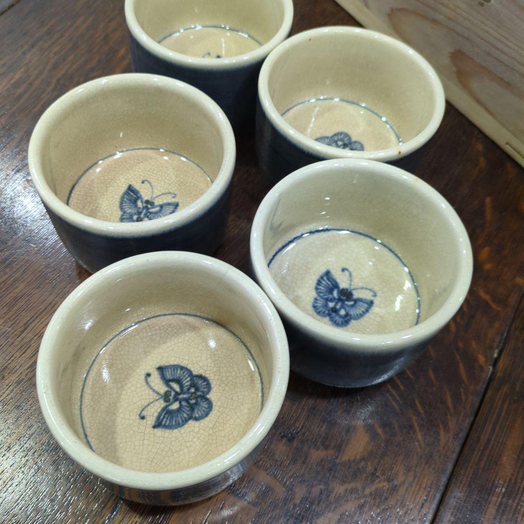 骨董　呉須　蝶々　汲出し茶碗　茶碗　陶器　胡蝶　在銘　5つ　木箱
