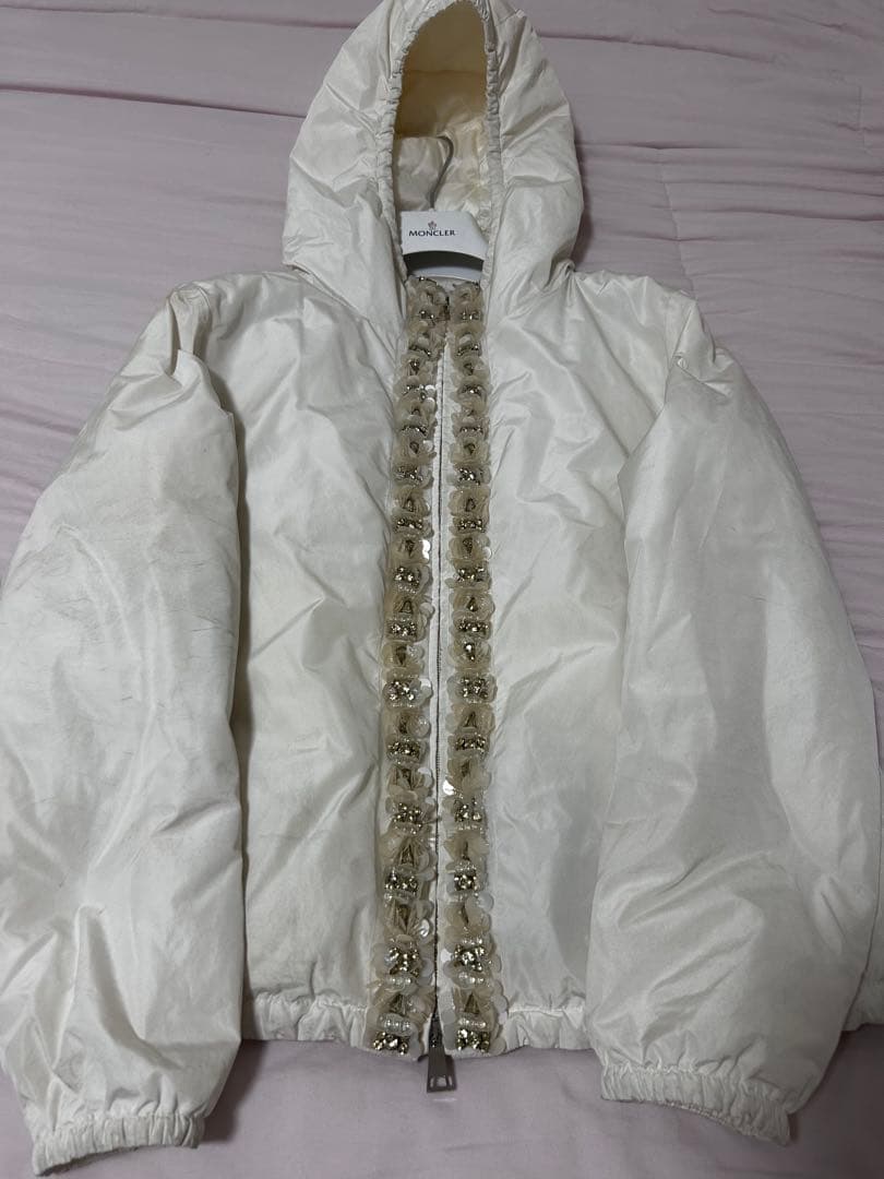 お値下け！MONCLERホワイト フード付き ダウンジャケット サイズ1
