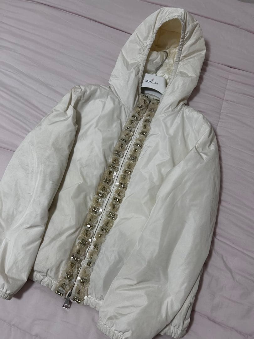 お値下け！MONCLERホワイト フード付き ダウンジャケット サイズ1