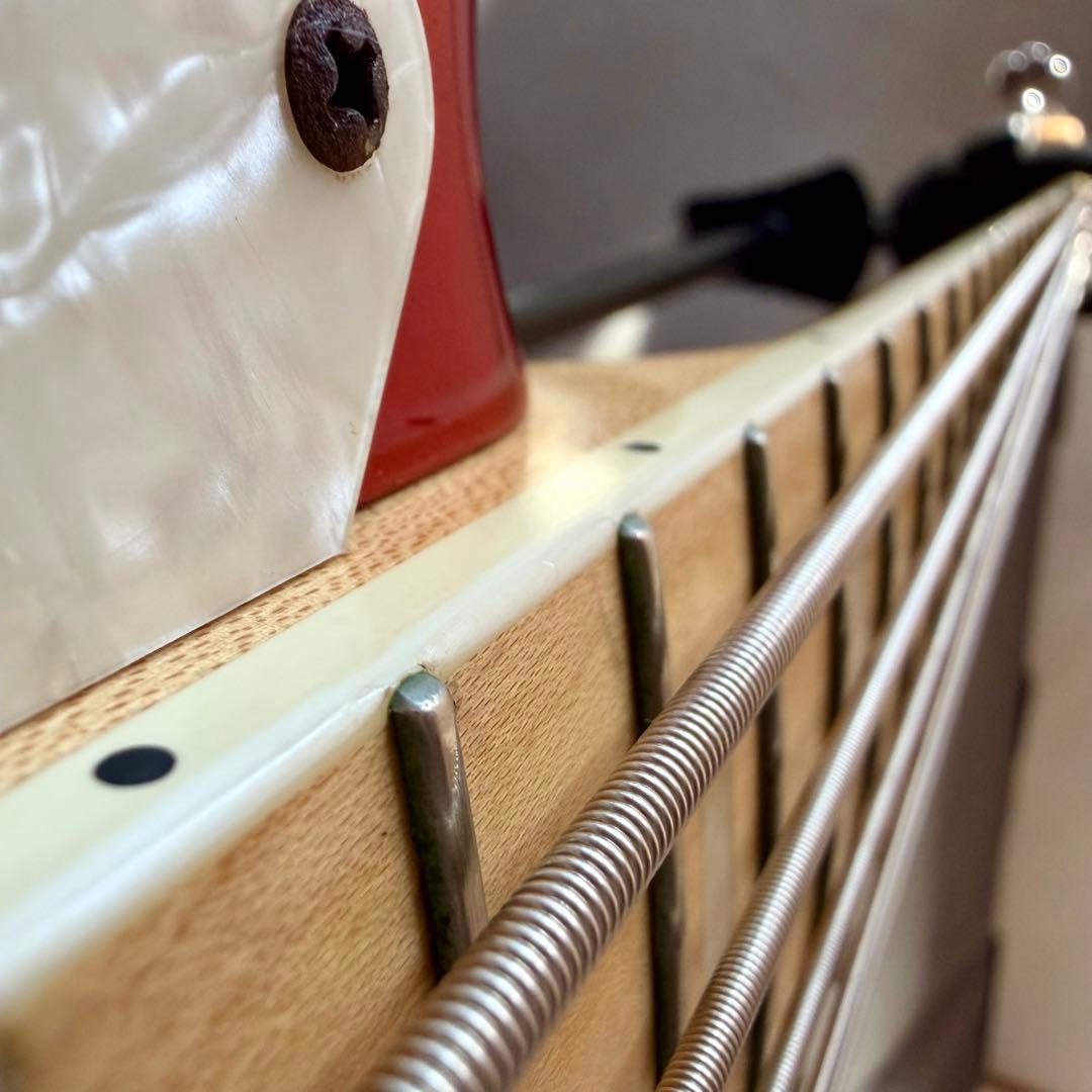 Sadowsky / Metroline UV70 MW5 5弦ベース　レッド