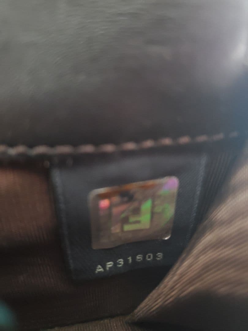 【美品】FENDI 二つ折り財布 ブラウン/ブラック 箱 保存袋付き