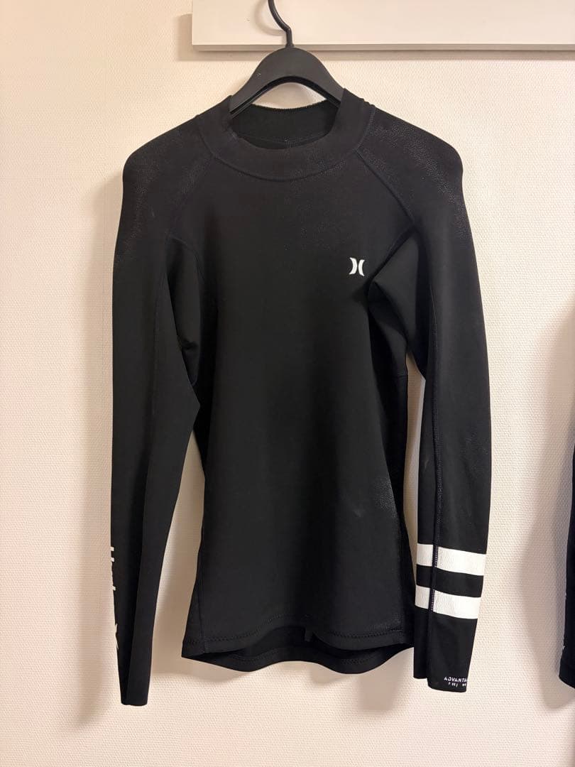 Hurley ブラック 長袖タッパー