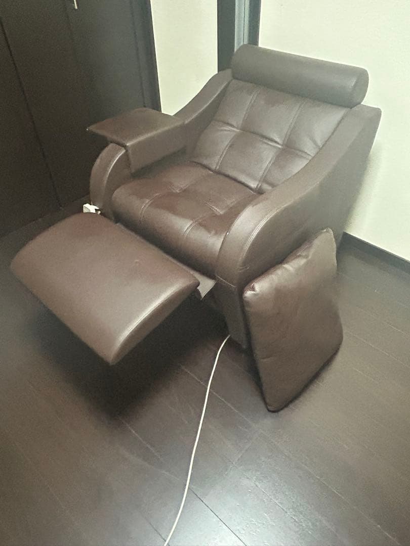 一人用ソファの電動オットマン付 フット　ネイルサロンでも