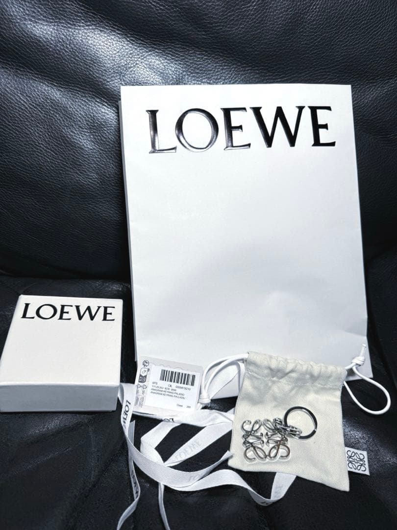 LOEWE メタル製アナグラムキーリング　 パラジウムカラー